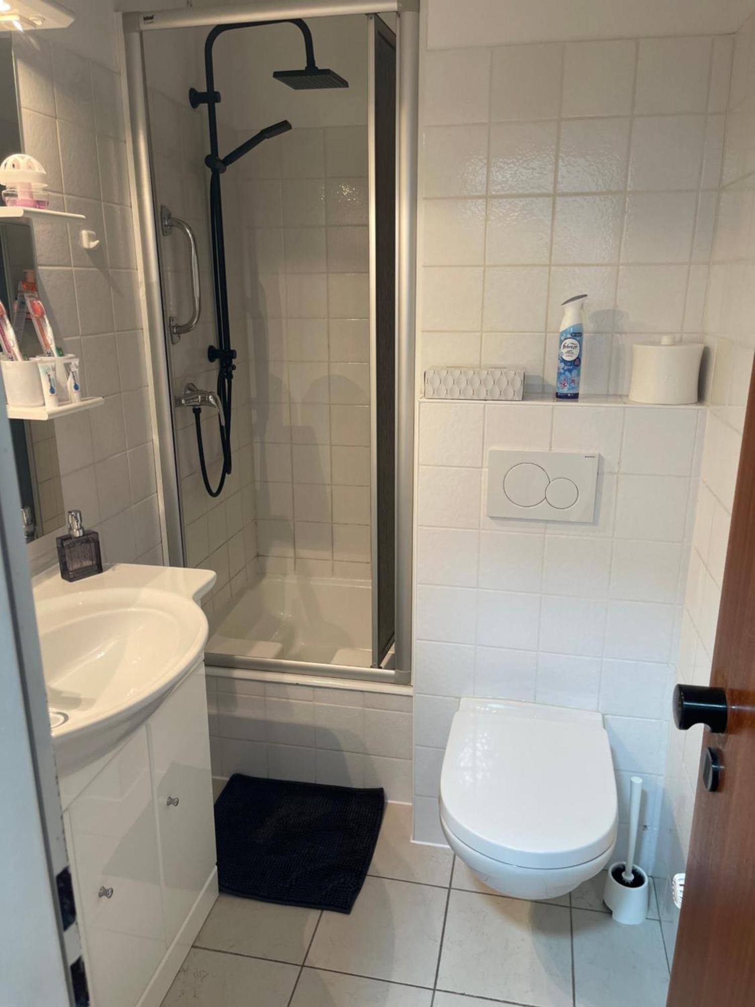 1 In Apartment